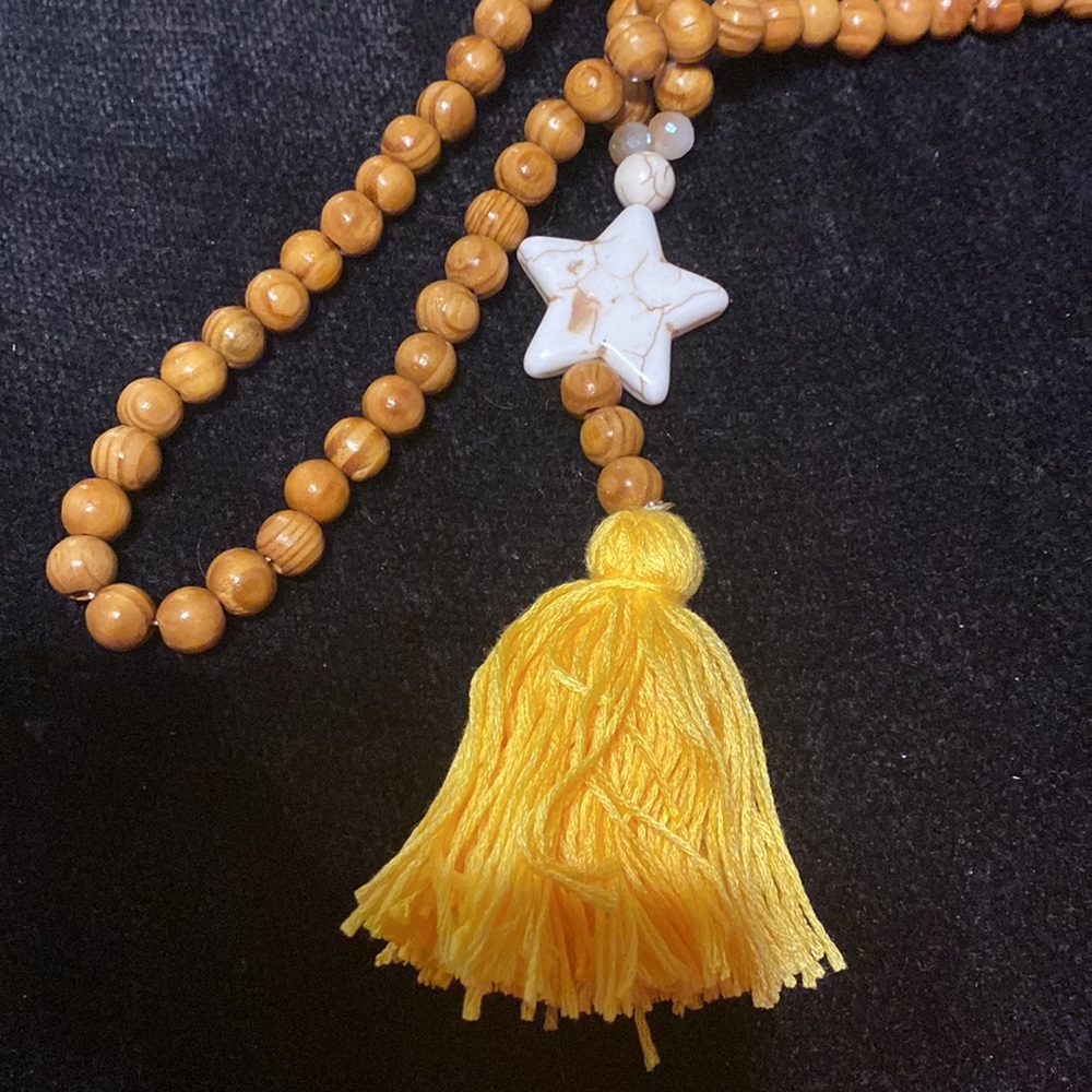 46” cream and brown beaded necklace $10.00 - Picture 2 of 4